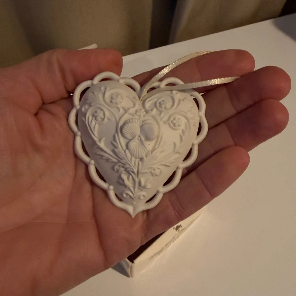 Margaret Furlong From the Heart 1997‎ Bisque Porcelain Ornament HF-1 White Heart